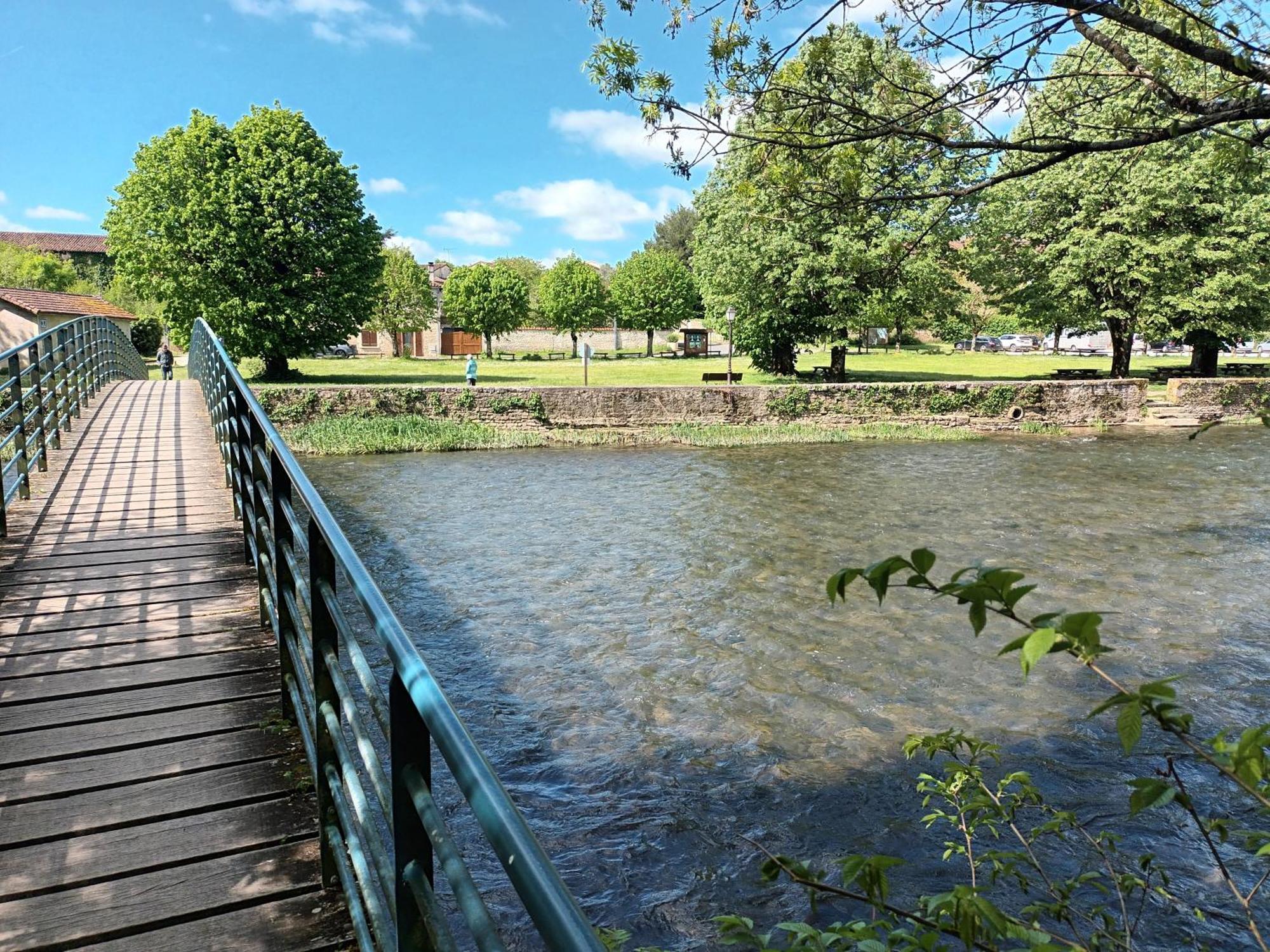 Appartamento Au Bord De La Riviere Verteuil-sur-Charente Esterno foto
